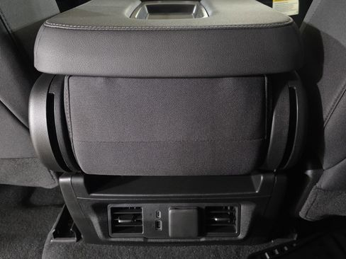 Used 2025 GMC Sierra 1500 Elevation image 16