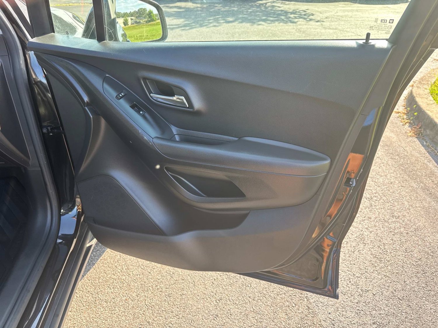 Used 2020 Chevrolet Trax LT w/ LT Convenience Package FWD image 17