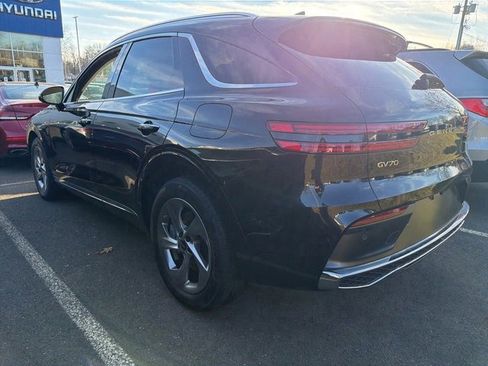 Used 2026 Genesis GV70 2.5T Select image 4