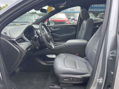 Used 2023 Buick Enclave Premium w/ Experience Buick Package FWD image 4