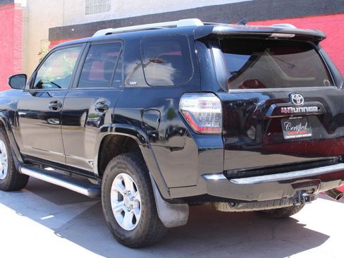 Used 2017 Toyota 4Runner SR5 AWD/4WD image 8