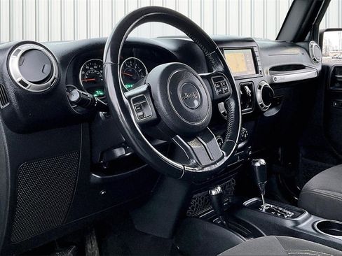 Used 2017 Jeep Wrangler Unlimited Sahara image 15