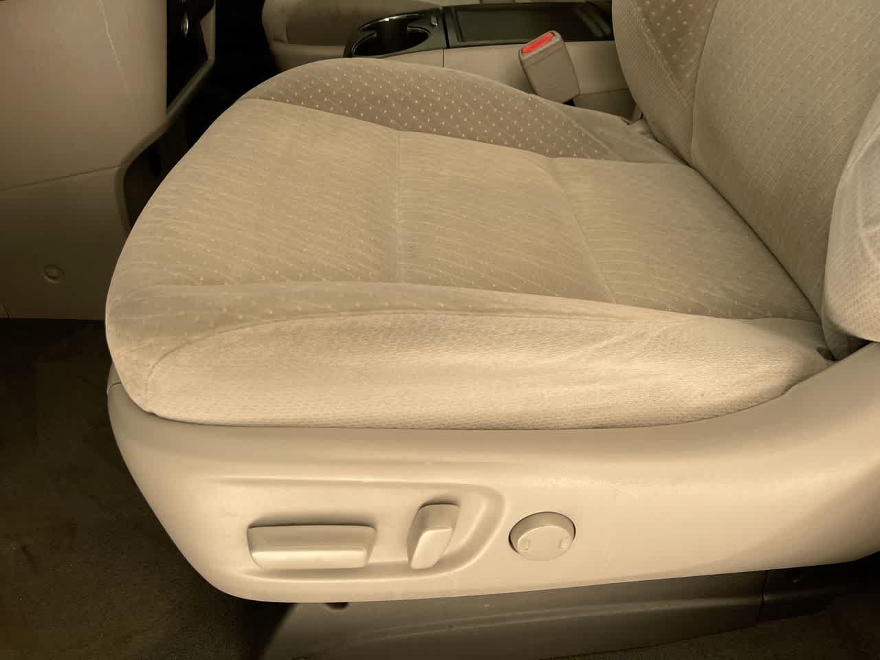 Used 2020 Toyota Sienna LE w/ Protection Package FWD image 12