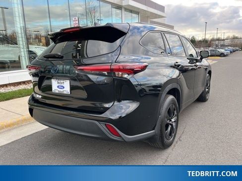 Used 2024 Toyota Highlander XLE image 8