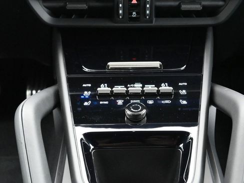 New 2026 Porsche Cayenne Turbo AWD/4WD image 23