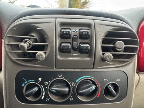 Used 2002 Chrysler PT Cruiser Limited FWD image 13