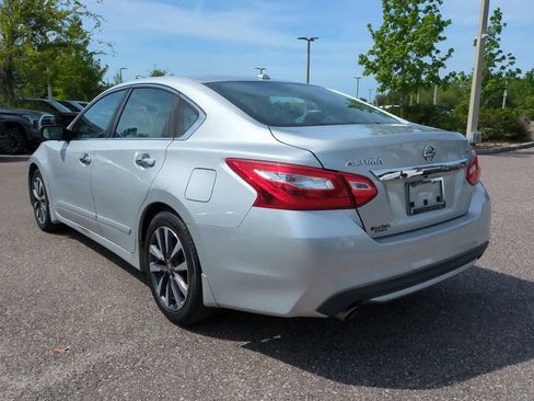 Used 2017 Nissan Altima 2.5 SV FWD image 4