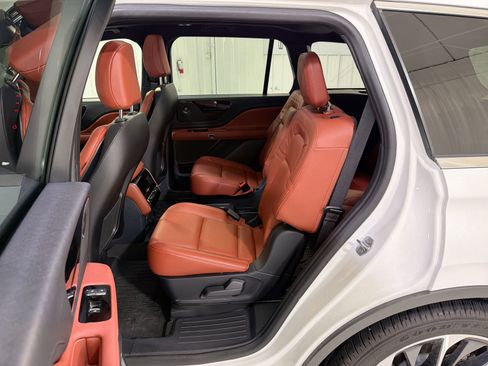 Used 2025 Lincoln Aviator Reserve w/ Illumination Package image 25