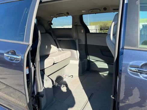 Used 2019 Toyota Sienna XLE image 42