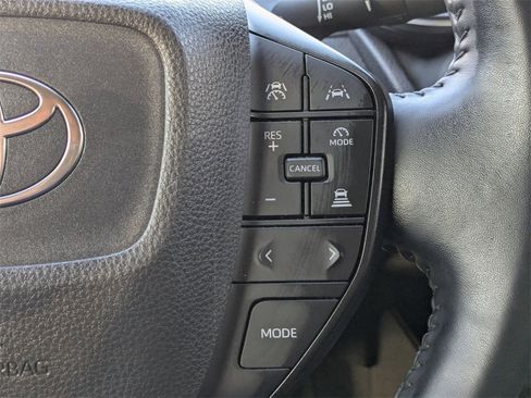 Used 2025 Toyota Prius LE image 17