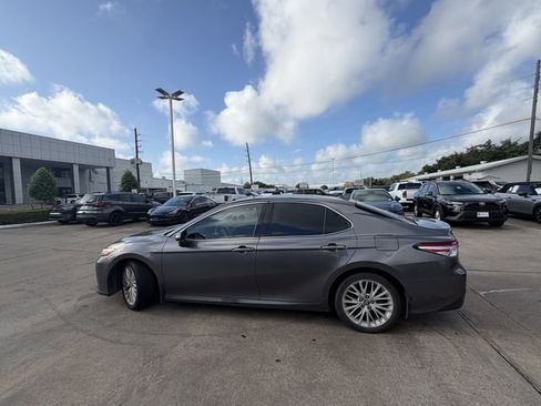 Used 2019 Toyota Camry XLE FWD image 8