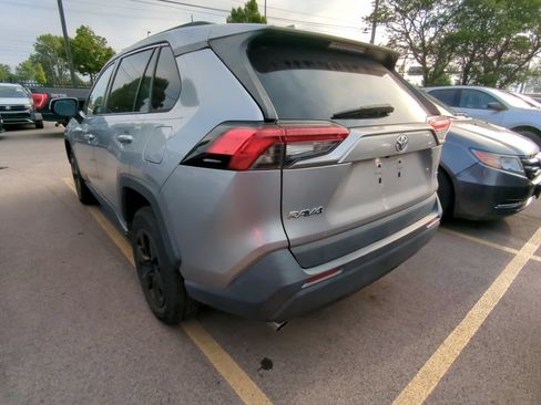 Used 2020 Toyota RAV4 LE FWD image 4