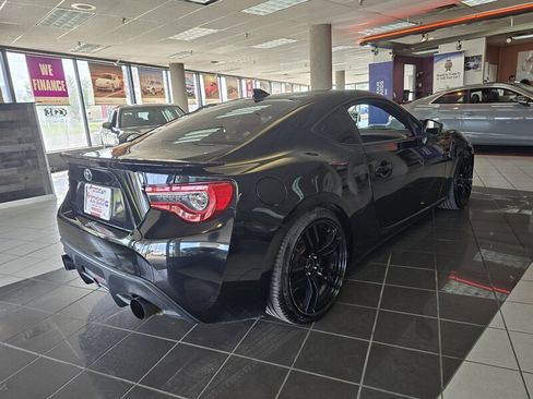 Used 2017 Toyota 86 RWD image 3