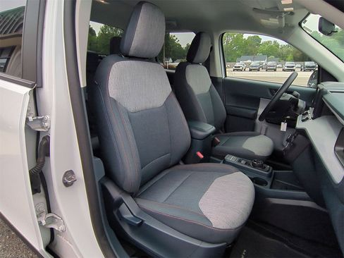 Used 2023 Ford Maverick XLT image 36