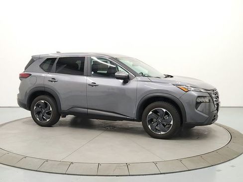 Used 2024 Nissan Rogue SV image 8