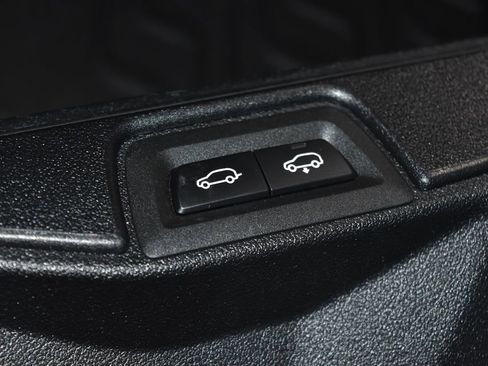 Certified 2024 BMW X7 M60i w/ Executive Package image 33