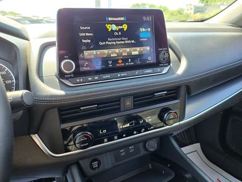 Used 2025 Nissan Rogue SV AWD/4WD image 21
