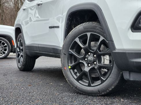 New 2026 Jeep Compass Latitude image 11