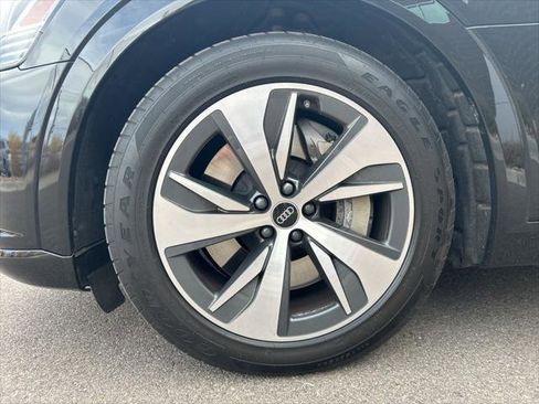 Certified 2024 Audi Q8 e-tron Premium image 11