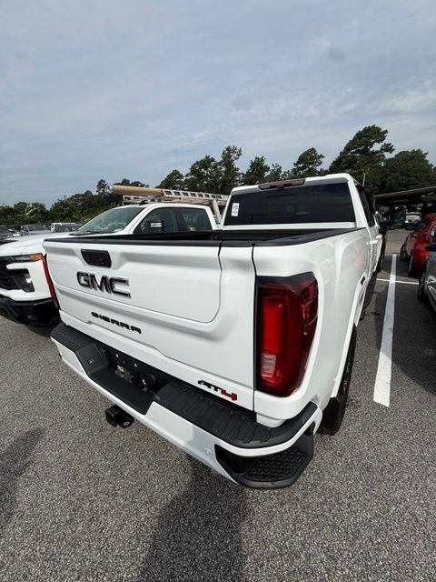 Used 2021 GMC Sierra 2500 AT4 w/ AT4 Premium Plus Package AWD/4WD image 4