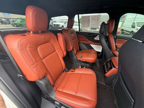 Used 2025 Lincoln Aviator Reserve w/ Equipment Group 201A AWD/4WD image 32