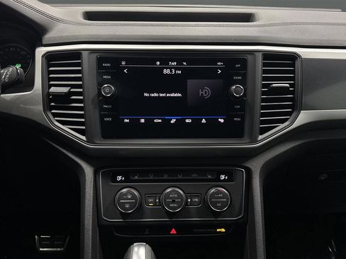Used 2021 Volkswagen Atlas Cross Sport SE w/ Panoramic Sunroof Package image 9