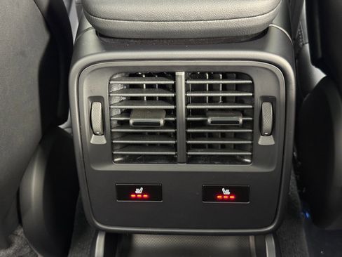 Used 2022 Porsche Taycan image 37