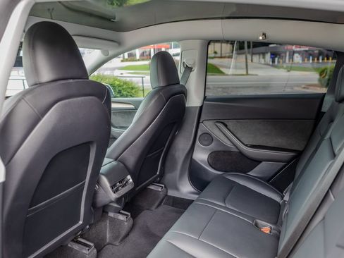 Used 2024 Tesla Model Y Performance AWD/4WD image 16