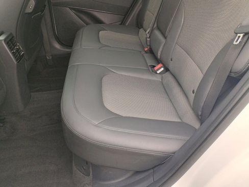 Used 2023 Kia Niro EX image 15