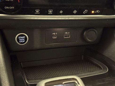 Used 2022 Nissan Rogue SV image 25