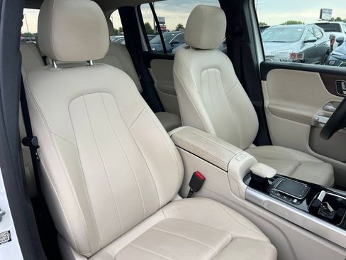 Used 2023 Mercedes-Benz GLB 250 4MATIC w/ Premium Package image 41