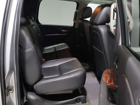 Used 2013 Chevrolet Avalanche LTZ AWD/4WD image 21