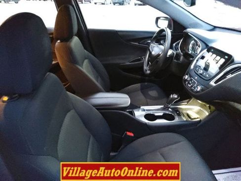 Used 2017 Chevrolet Malibu LT image 30