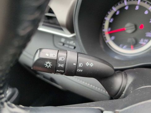 Used 2021 Toyota Highlander LE AWD/4WD image 27