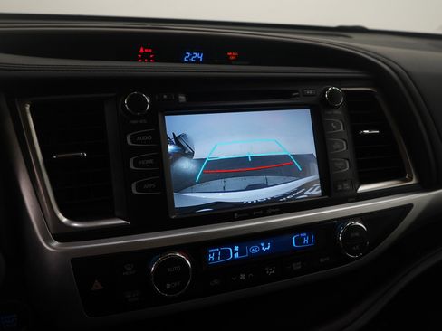 Used 2017 Toyota Highlander XLE image 22