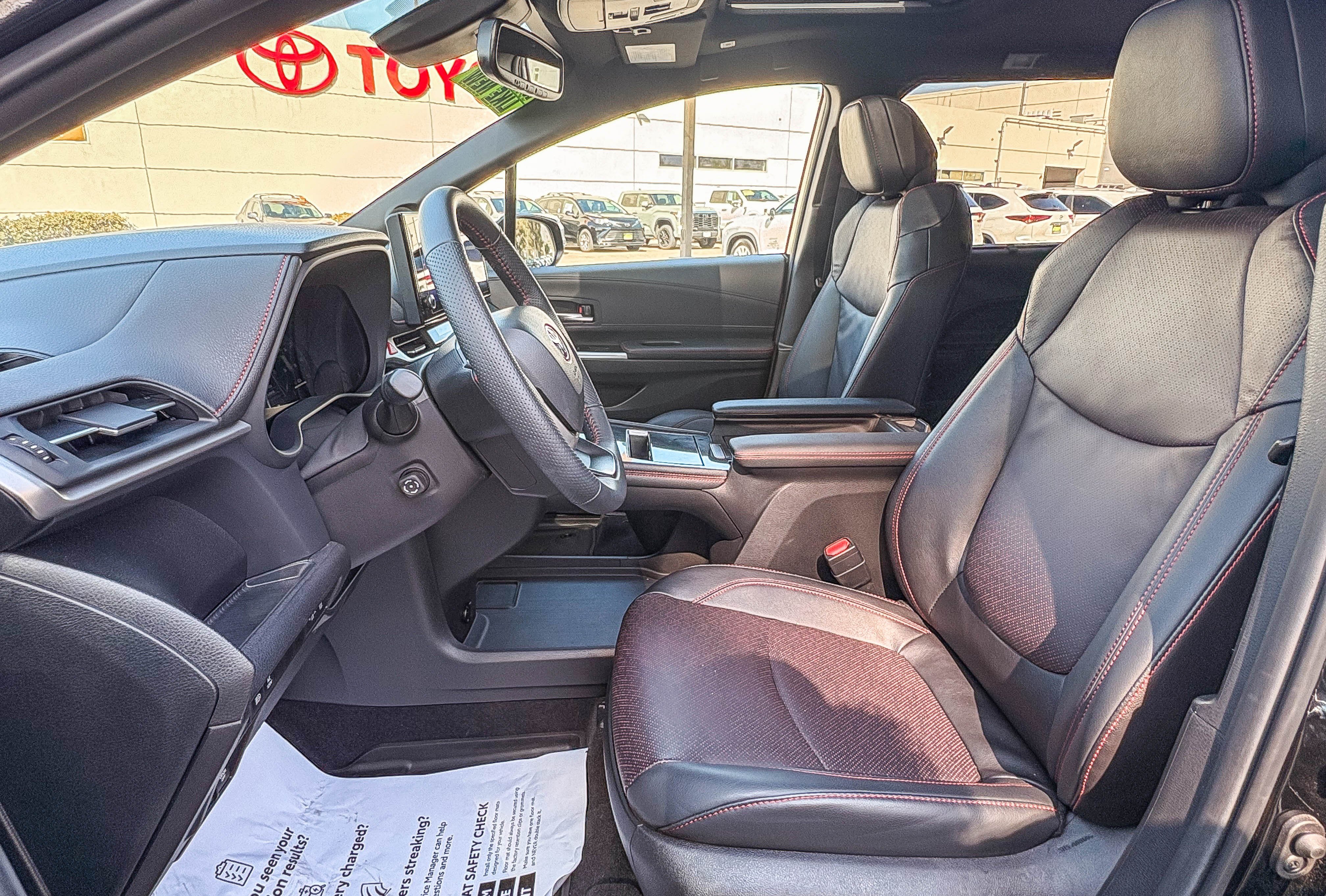 Used 2025 Toyota Sienna XSE w/ XSE Premium Package AWD/4WD image 18