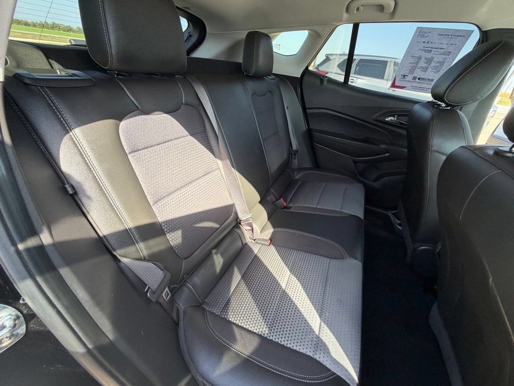 Used 2025 Chevrolet Trax LT FWD image 26