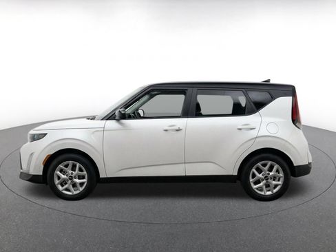 Used 2025 Kia Soul LX w/ LX Technology Package FWD image 4