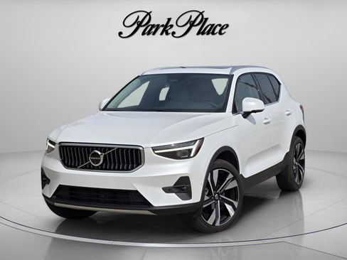 Used 2025 Volvo XC40 B5 Plus w/ Protection Package Premier image 1