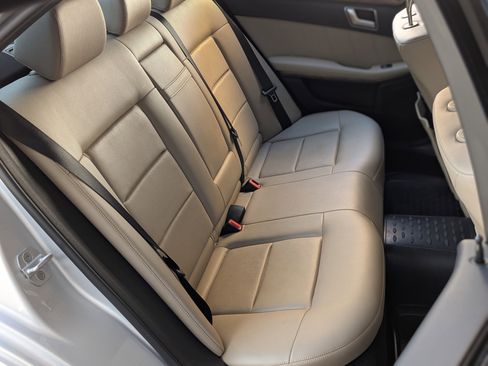 Used 2013 Mercedes-Benz E 350 Sedan image 20