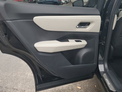 Used 2023 Nissan Ariya FWD image 12