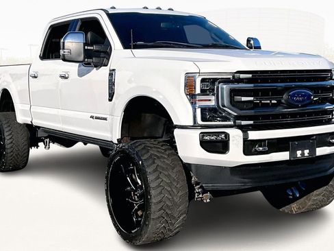 Used 2022 Ford F250 Platinum w/ FX4 Off-Road Package image 3