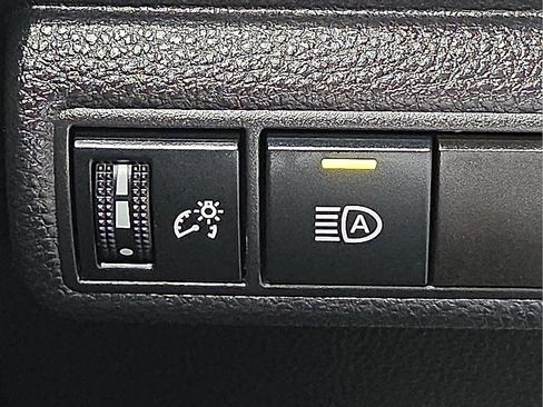 Used 2025 Toyota Corolla LE image 19