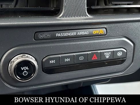 Used 2025 Ford Maverick XL w/ Equipment Group 102A image 17