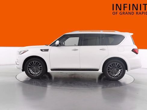 Used 2024 INFINITI QX80 Sensory AWD/4WD image 4