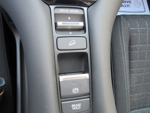 Used 2024 Honda HR-V LX image 14