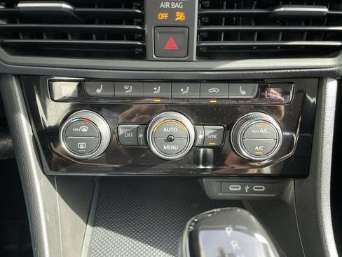 Used 2024 Volkswagen Jetta SE FWD image 18