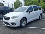 New 2026 Chrysler Pacifica Select image 2