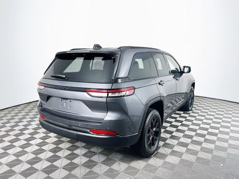 Certified 2024 Jeep Grand Cherokee Altitude image 11