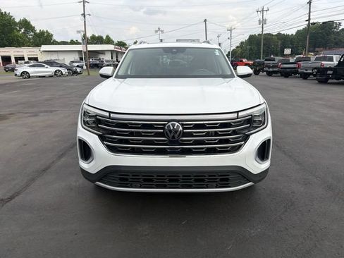 Used 2024 Volkswagen Atlas SEL AWD/4WD image 2